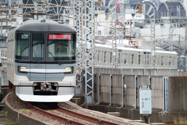 東京メトロ日比谷線の電車